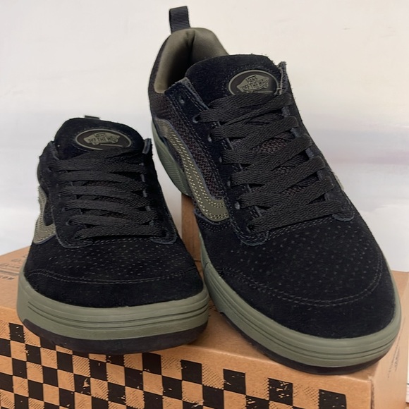 Vans WMNS Zahba
Fatigue/Black
VN0007QQFTB
SNEAKERS - Picture 7 of 16